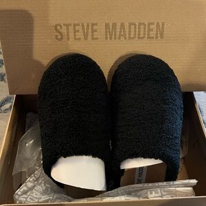 Steve Madden Women's Vesa Faux Fur Slipper Mule 5 Black Minimalist - new in box